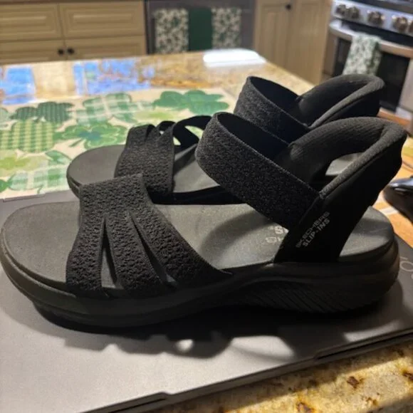 Sketcher slip-ins black sandal - Picture 2 of 3